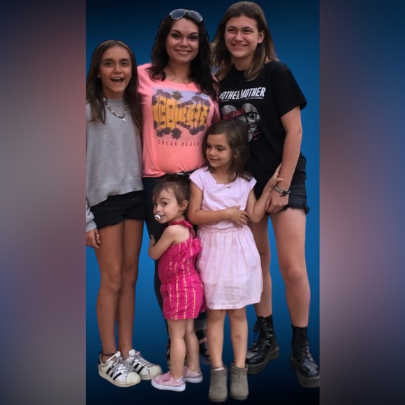 Meet your Posher, Rosie Rose - Picture 2 of 13